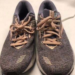 brooks gts running shoes